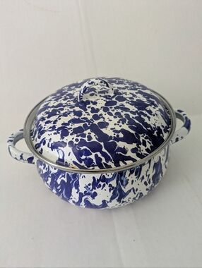 Golden Rabbit Enamelware 2.5 QT Dutch Oven